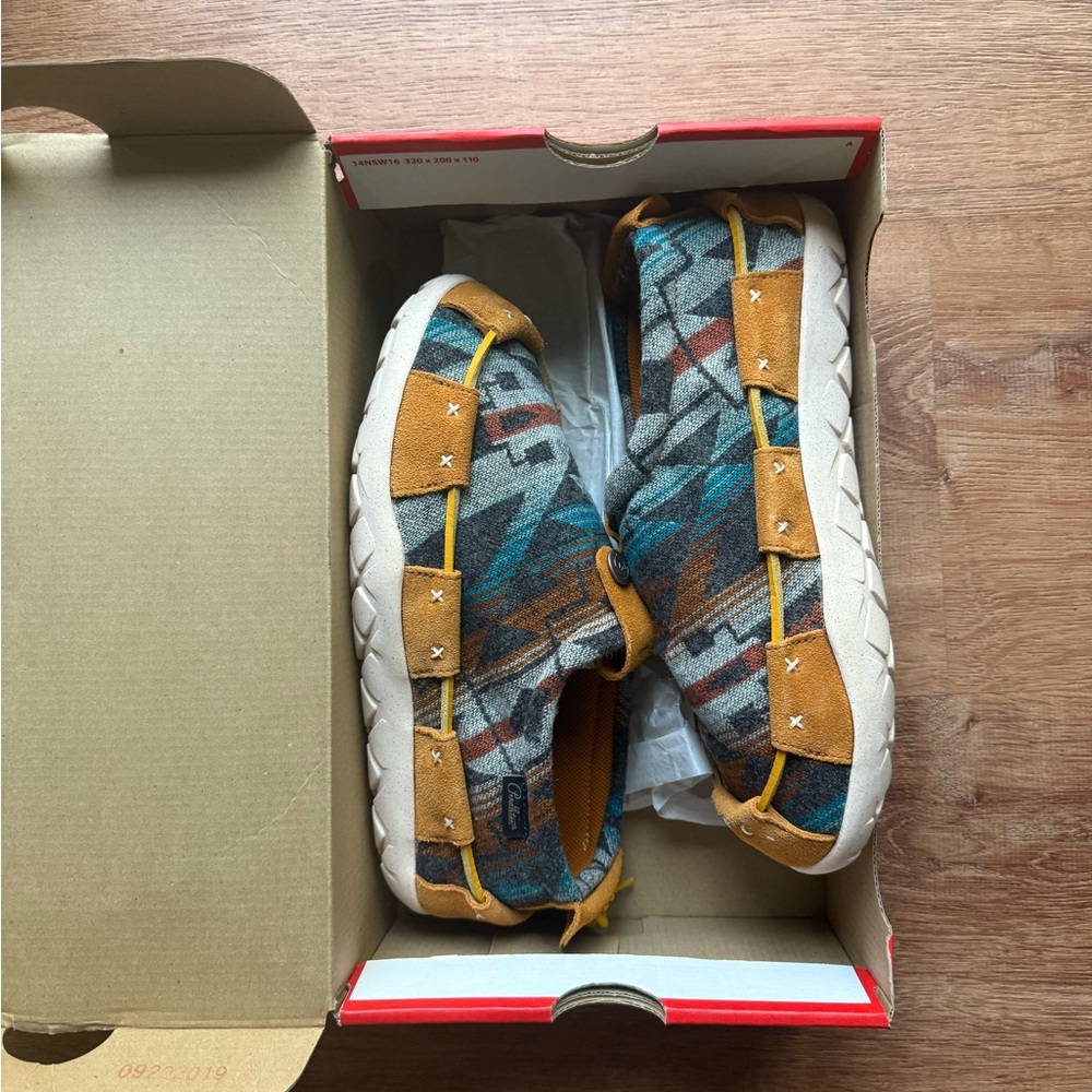 Nike Air Moc N7 size 8